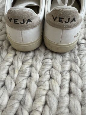 Veja White Leather Low-Top Sneakers with Beige Suede Heel size 7